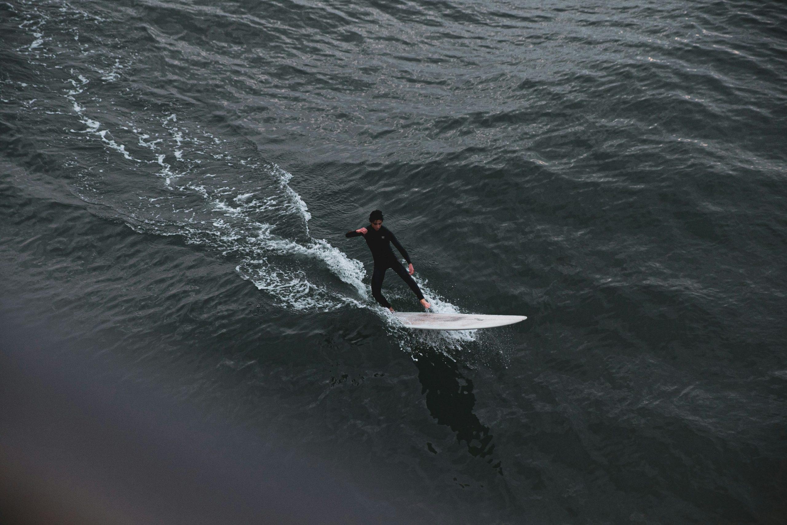Cracked surfboard after improper transport
