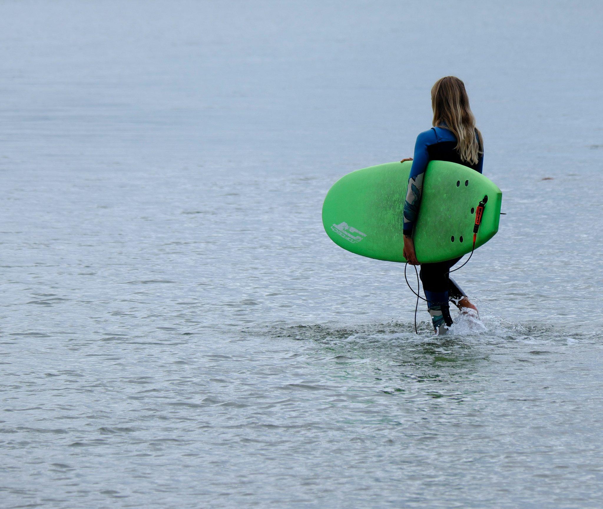 Broken surfboard due to bad luggage choice