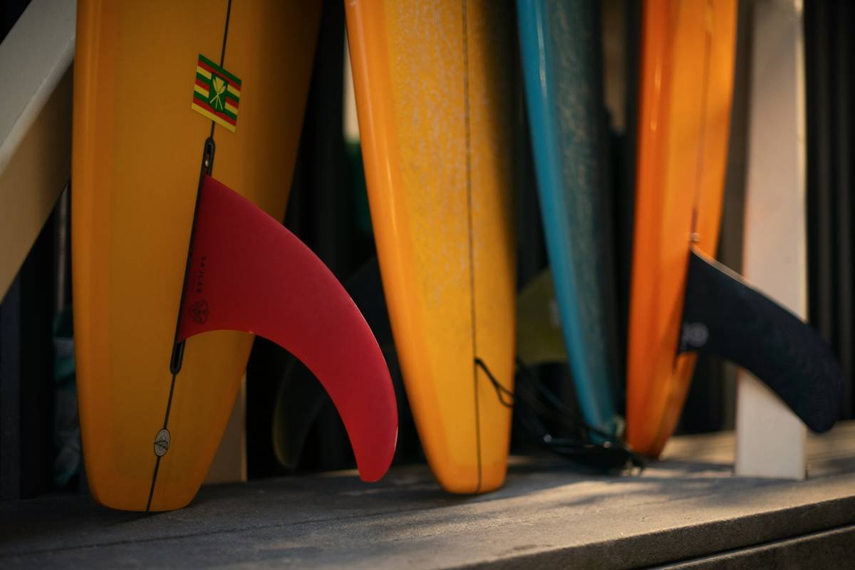 Bar chart showing 68% of junior surfboard damage occurs during air travel vs 22% in use and 10% in storage